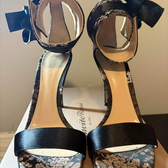 Black and silver Gianvito Rossi high heels with bows - Picture 3 of 7